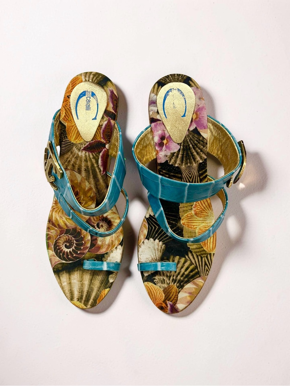 Just Cavalli Blue Croc Cork Wedge Sandals Gold JC Logo Seashell Print Y2K - Picture 3 of 3